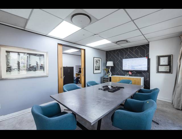 5,571M² OFFICE TO LET IN HYDE PARK
